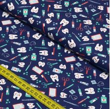 Tecido Estampado para Patchwork - Doutores: Clinica Dentista cor 01  (0,50x1,40)