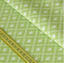 Tecido Estampado para Patchwork - Coração de Pano: Xadrez com Coração Fundo Verde (0,50x1,50)