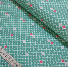 Tecido Estampado para Patchwork - Sereia Brilhante: Prata com Fundo Verde (0,50x1,40)