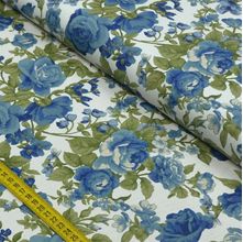 Tecido Estampado para Patchwork - Roses In Bloom: Rosas Bege Com Azul Fundo Branco (0,50x1,50)