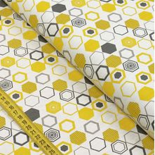 Tecido Estampado para Patchwork - Grafismo: Hexágonos Amarelo c/ Cinza Médio (0,50x1,40)