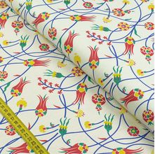 Tecido Estampado para Patchwork - Oriente Divino Arranjo: Tulipas Vermelha Com Fundo Off White (0,50x1,40)