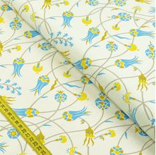 Tecido Estampado para Patchwork - Oriente Divino Arranjo: Tulipas Azul Com Fundo Off White (0,50x1,40)