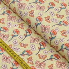Tecido Estampado para Patchwork - Crisântemos : Borboleta Fundo Bege (0,50x1,40)