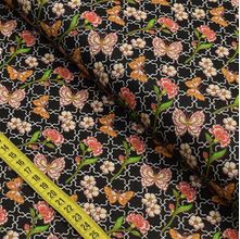Tecido Estampado para Patchwork - Crisântemos : Borboleta Fundo Preto (0,50x1,40)