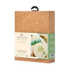 Kit de Bordado Caminho na Floresta - DMC Mindful Making