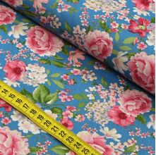 Tecido Estampado para Patchwork - Nordic Spring : Floral Grande Fundo Azul (0,50X1,40)